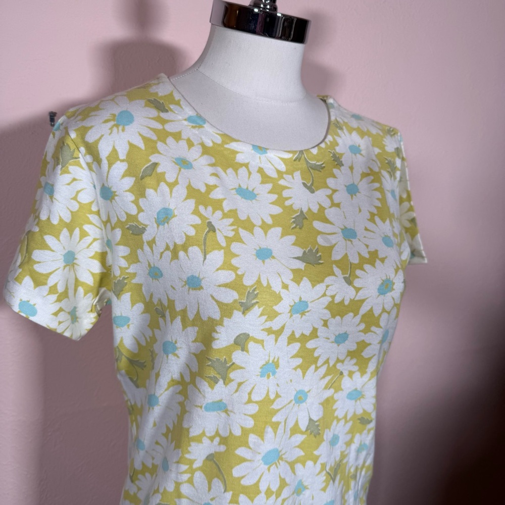 Vintage 1960 70 Mod Daisy Flower Avocado green tee shirt medium